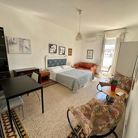Appartamento Via Trevisani Бари Екстериор снимка